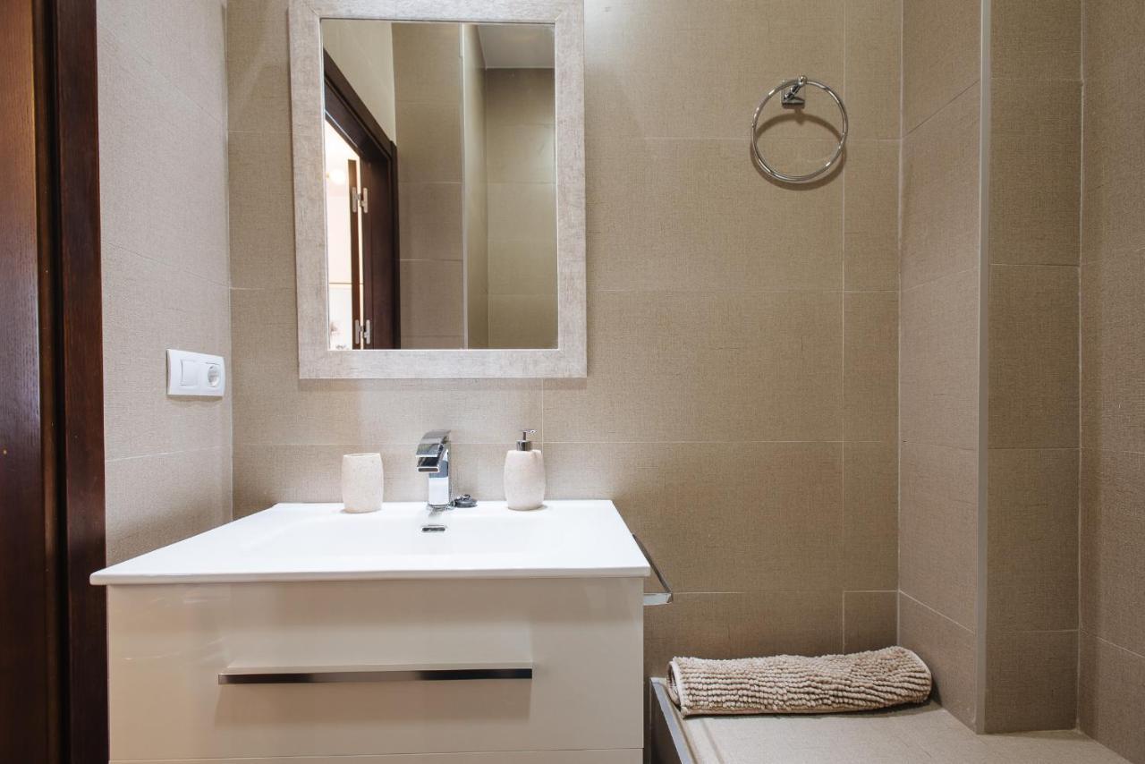 Apartamento Puerta Real - Free Parking Seville Ngoại thất bức ảnh