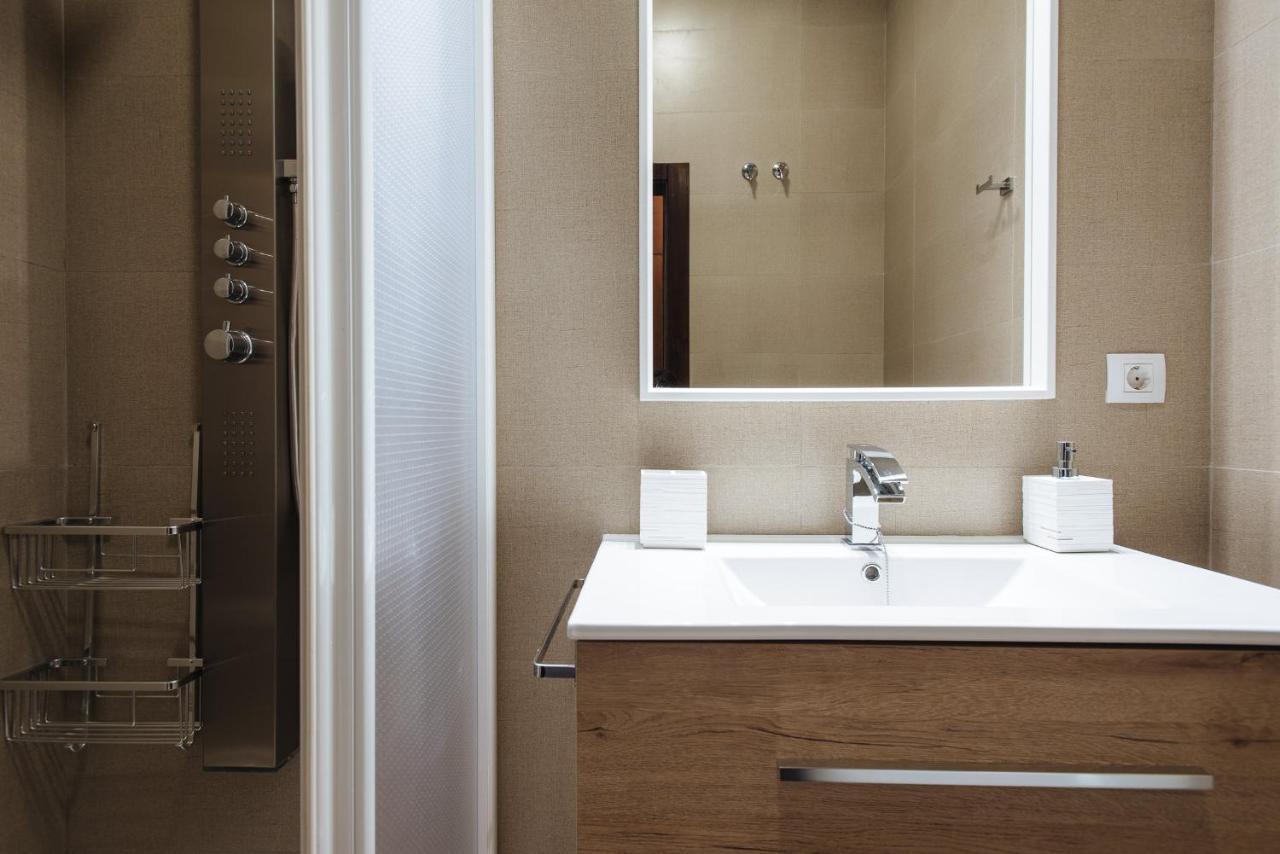 Apartamento Puerta Real - Free Parking Seville Ngoại thất bức ảnh