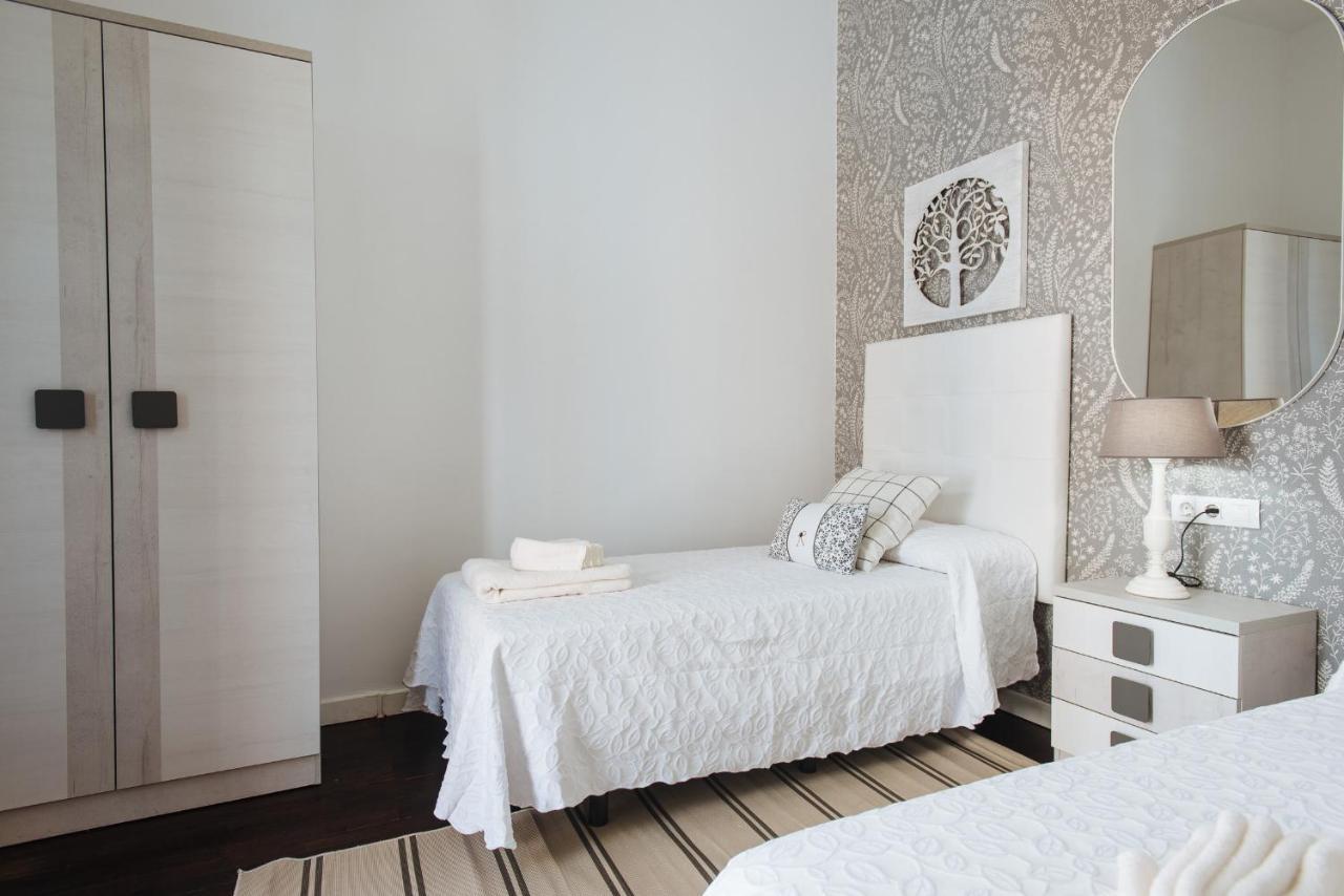 Apartamento Puerta Real - Free Parking Seville Ngoại thất bức ảnh