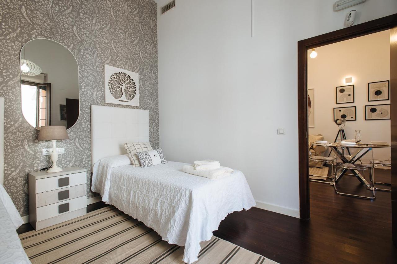 Apartamento Puerta Real - Free Parking Seville Ngoại thất bức ảnh